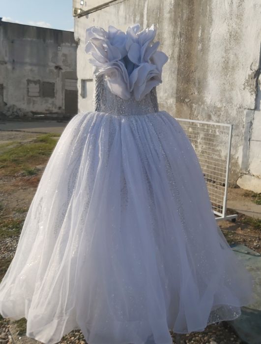 Vand Rochie de mireasa model deosebitit