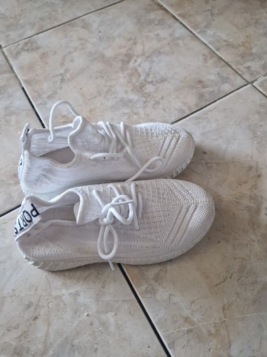 Кроссовки изи размер 33