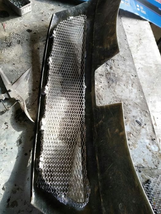 Продам бампер и решетку на Лада Ларгус