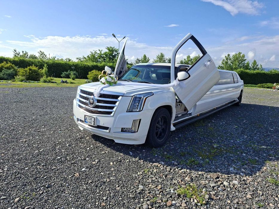 Limuzina de inchiriat Cadillac Escalade Inchiriez Limuzina