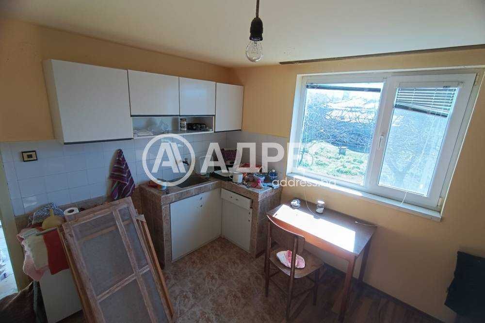 Масивна къща в с. Ловско, обл. Разград!