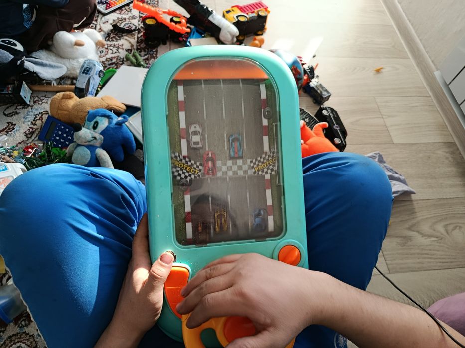 Продаю игрушку машину