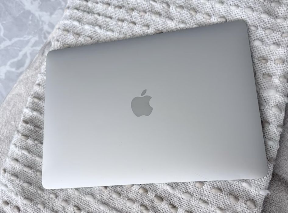 Macbook Air M1 256 gb stocare