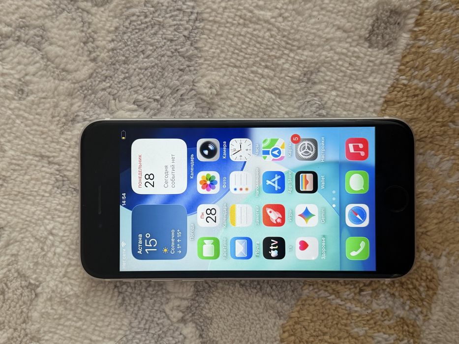 Продаю iPhone SE 2020 64 ГБ