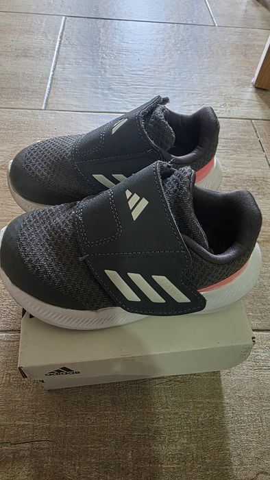 Adidas Fetiță mărime 23 Cloudfoam