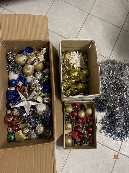 80 Globuri si ornamente pentru pomul de Craciun