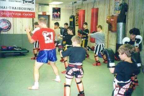 Здрав  тежък боксов чувал 180х33 см. 85-90 кг.5г.Гар. и на открито !