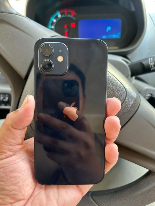 Продам Iphone 12 в хорошом состояние