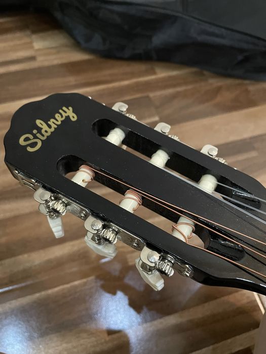 черная гитара Sidney
