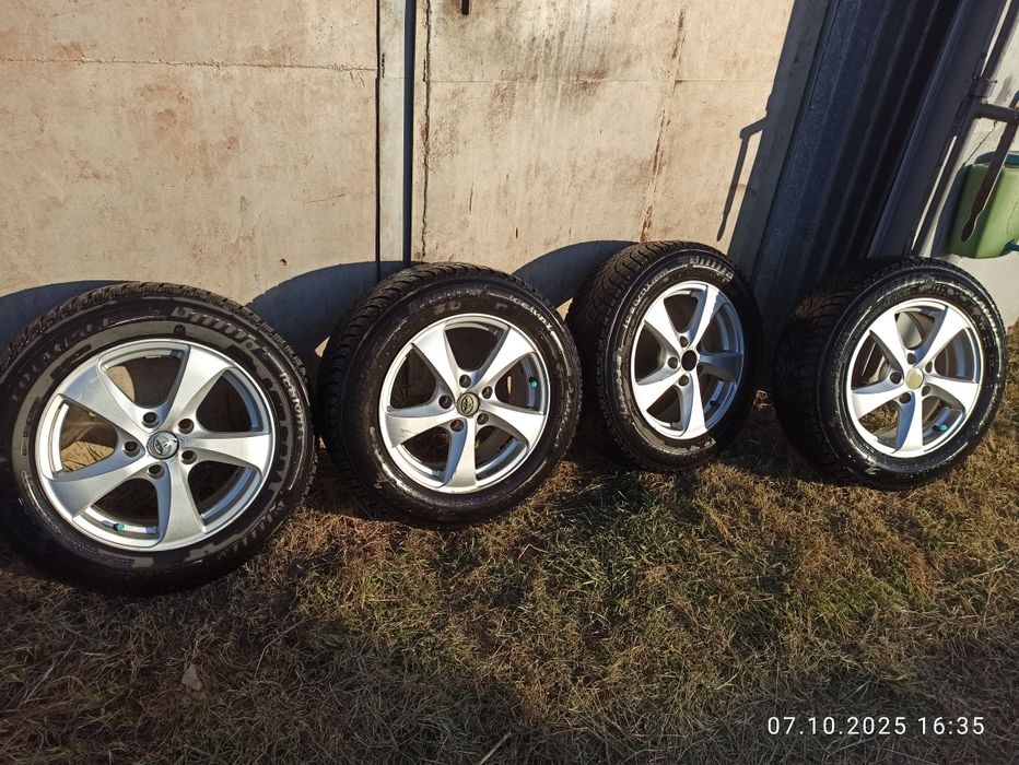 Продам шиповонные шины на дисках. Почти новые. Один сезон ездил.