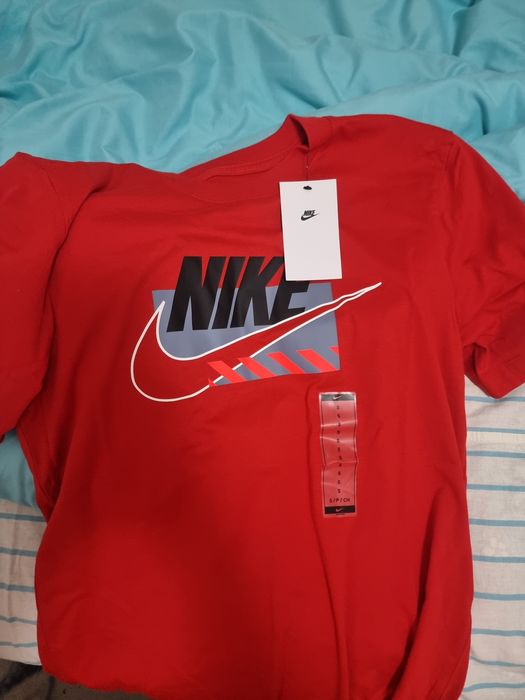 Одежда найк красный
