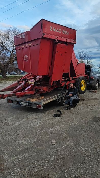 Bandă și mașinărie de cules porumb