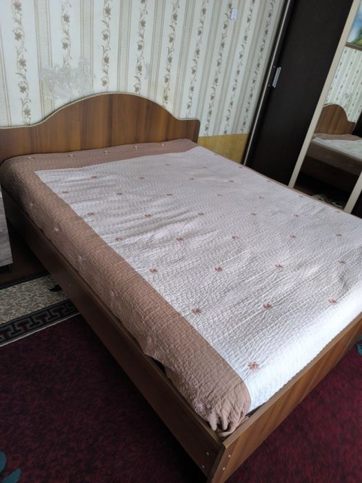 Продаю бу мебель...в хорошие состоянии 10 та предмет-для зала, спальни