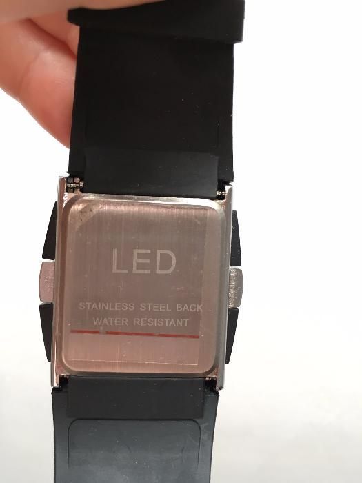 Ceas LED rosu digital nou