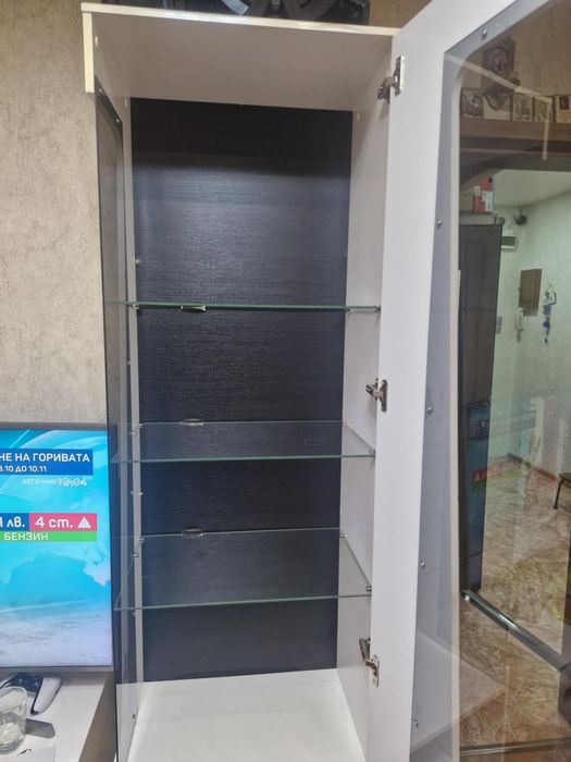 Продам чисто нова секция още има фолио от закупуването и.