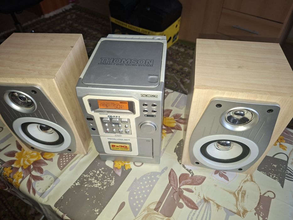 Sistem compact Thomson, boxe detașabile 2 x 30 W, radio digital, CD Player  si casetofon