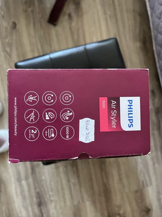 Сешоар/Четка,марка Philips за коса , с горещ въздух и въртящ механизъм