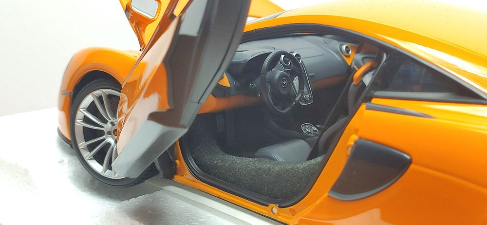 McLaren 570 S - 1:18 AUTOart