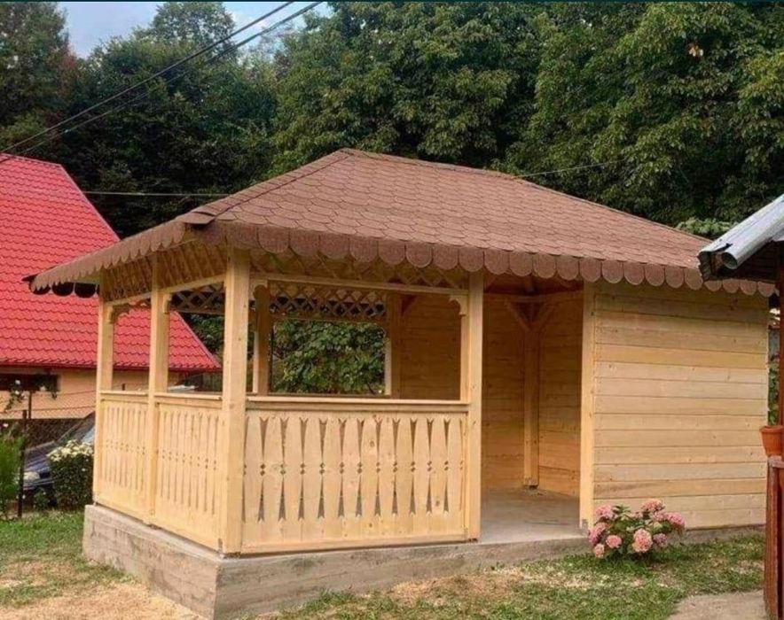 Foișor mobilier și gradina
