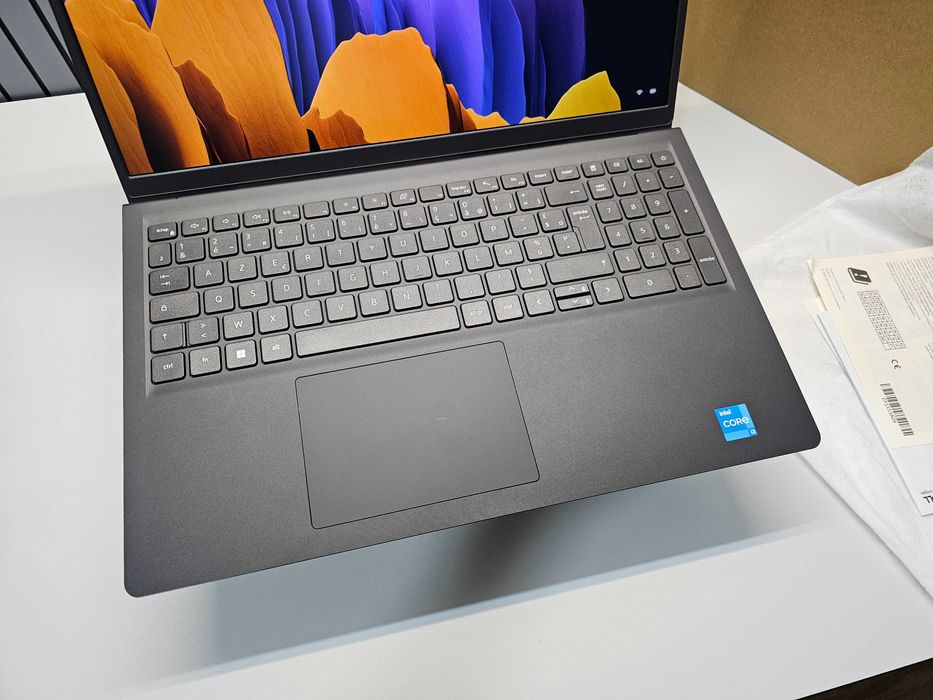 ПРОДАМ Dell Vostro 15/3530 Ноутбук Core™i3-1305U/8GB/512SSD/15.6"120HZ