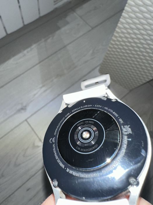 Продам часы samsung watch 4 44mm.