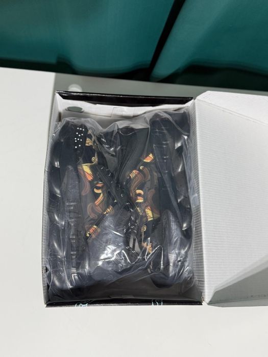 Versace chain reaction