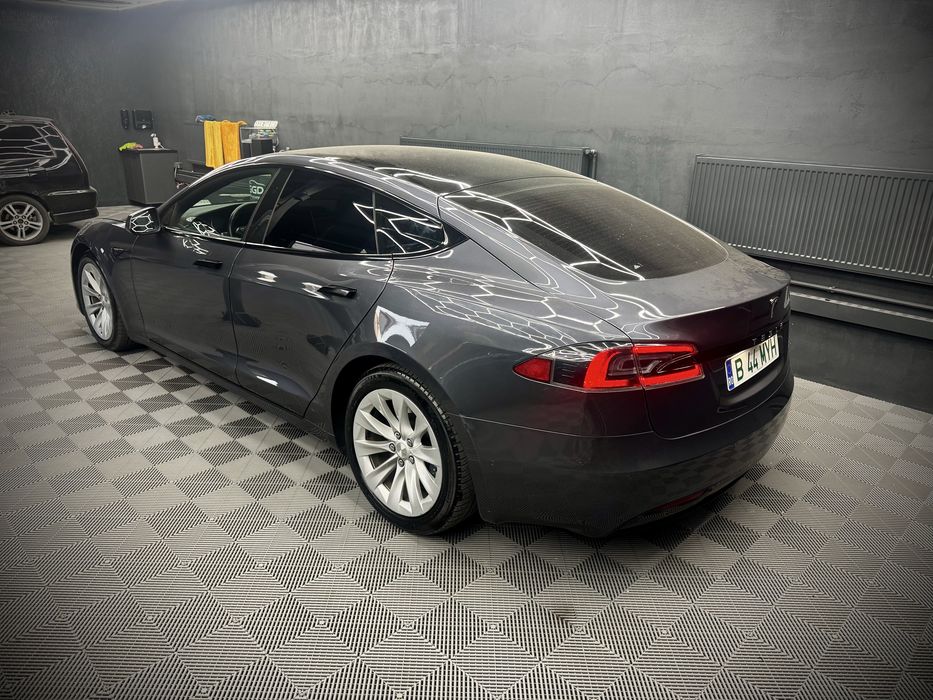 TESLA Model S 2020 — imagine 3