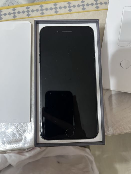 iPhone 8 + б / у