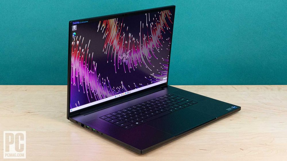 Laptop Gaming RAZER Blade 18 Dual UHD+ 240Hz/ FHD+ 440Hz Ultra 9 275HX 64GB Ram Nvidia RTX 5090 4TB Nou Sigilat Firma AlienStore Factura Garantie 2Ani