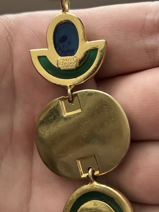 Медальон на Dior