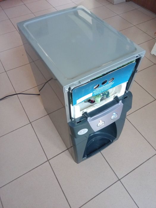 Dozator apă rece caldă La Fântână