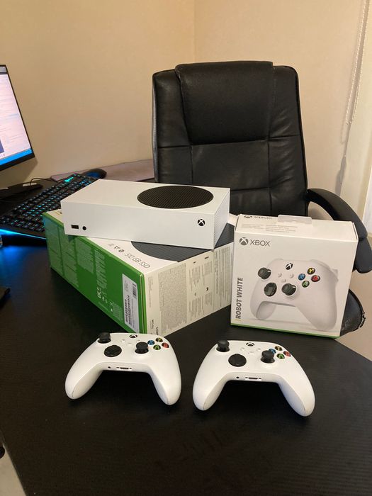 Xbox Series S 512GB + 2 контролера
