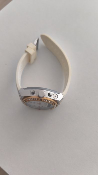 Часовник марка GUESS хибрид