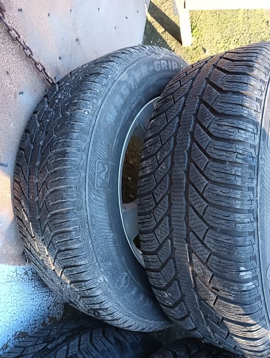Cauciucuri iarna Semperit  215/65/16