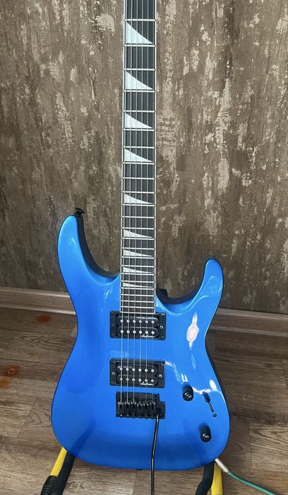 Продам гитару Jackson JS22 вместе с комбиком Fender Champion 50XL