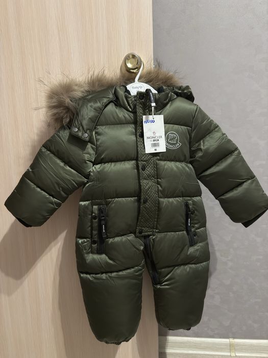 Продам новый комбинезон Монклер