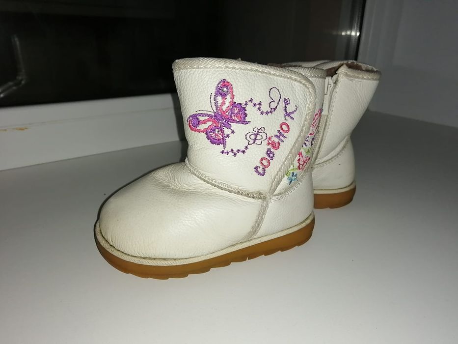 Продам детскую обувь