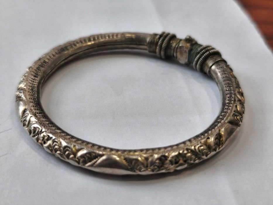 Bratara de argint veche cu model floral
