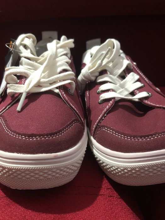 Pantofi sport (stil Converse) noi nouți cu etichetă (se poate negocia)