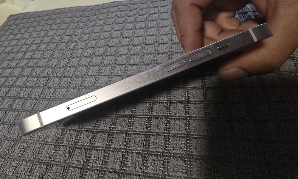 Apple iPhone 14 128GB Starlight | Отлично състояние | iOS 26.7.1 | Батерия 74%