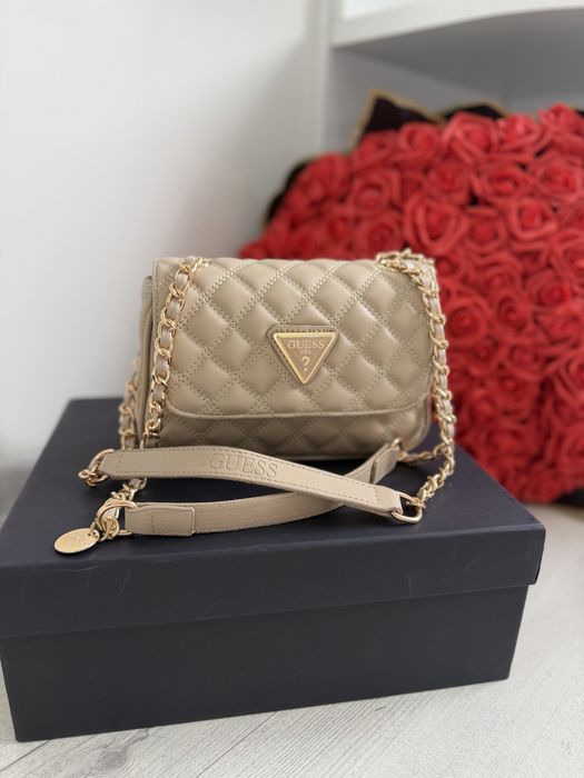Уникален модел Guess дамска чанта