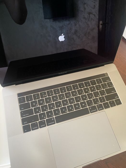 MacBook Pro 15” 2017, i7 / 16GB / 512GB / Radeon Pro 560