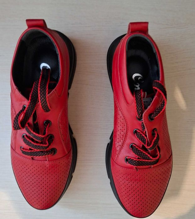 Обуквки от кожа и велур