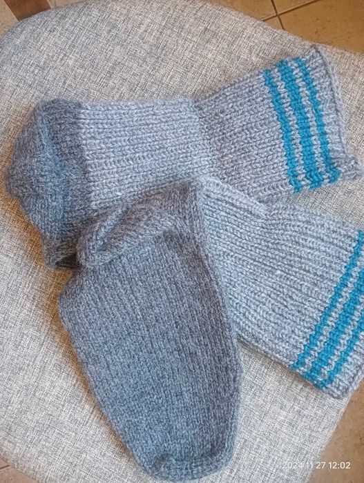 Ръчно плетени вълнени чорапи