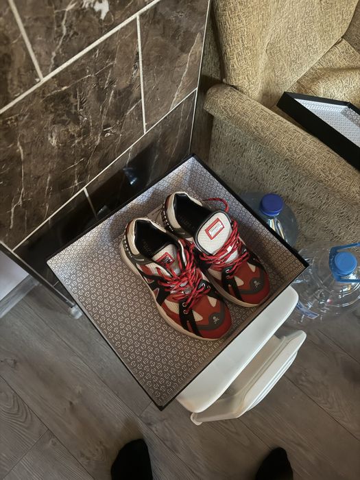 Внос от Холандия само един път са носени оргинални маратонки Filip Ple