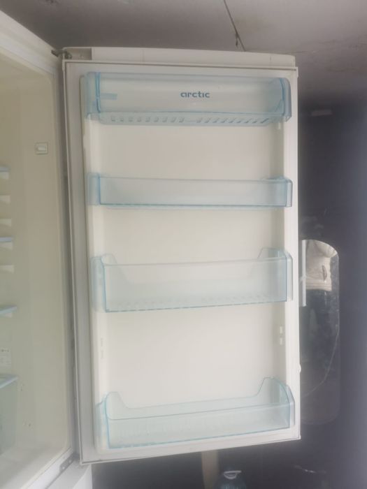 Vând urgent frigider arctic