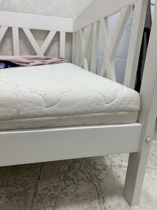 Срочно продам кровать с матрасом