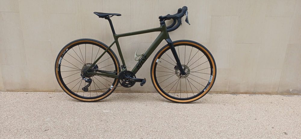 Bicicleta gravel 2x11 , furca din carbon