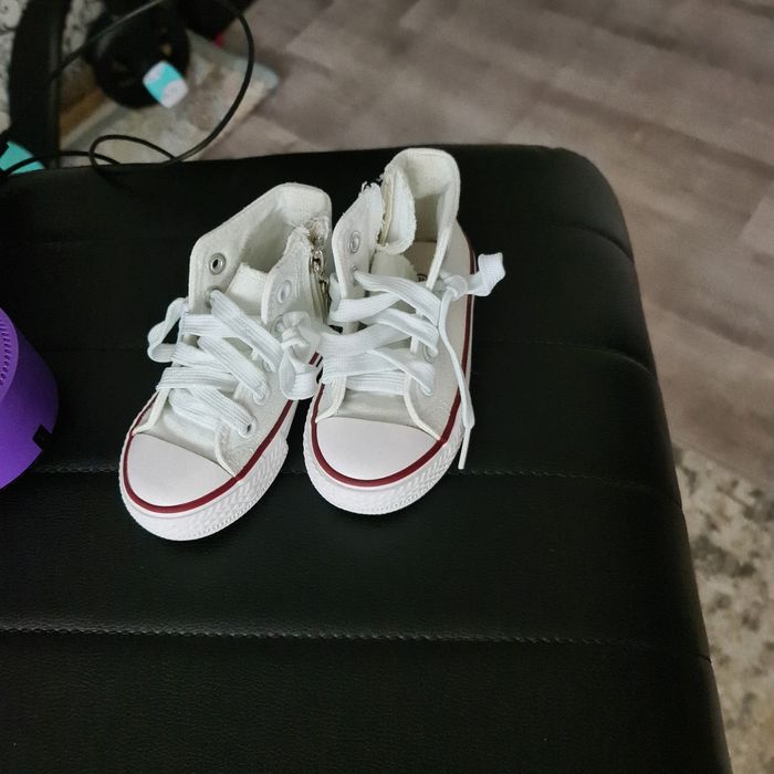 Детские белые конверсы