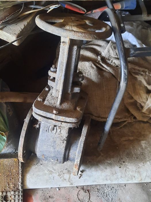 Продам задвижку на 100